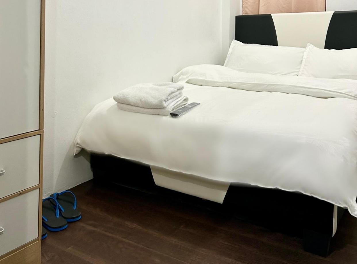 Private Room With Ac And Fan At Ekg Manila House Rental Exterior foto